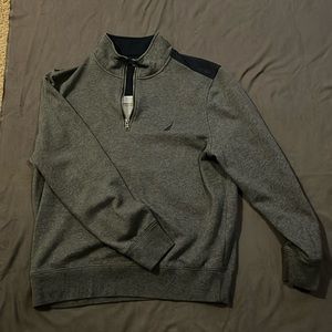 Gray men’s Nautica sweatshirt (not new)